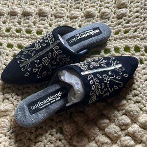 Laidbacklondon New Boe Beaded Slipper mule suede fleece lined gum rubber bottom